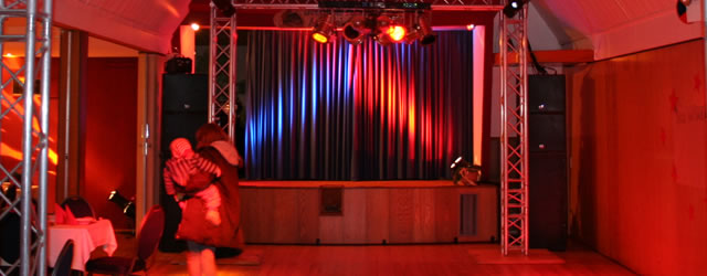 Unsere Bühne der Platz für Ihren DJ oder Ihre Band.